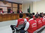 9-polisi-dituntut-1-tahun.jpg