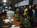 97-tki-bermasalah-yang-dideportasi-pemerintah-malaysia-tiba-di-dinsos-kalbar_20170504_213504.jpg