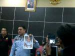 AKBP-Hengky-Haryadi-foto-bayi-korban-perdagangan2.jpg