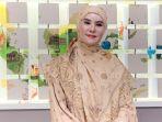 Curhat Angel Lelga Berusaha Istiqomah Memeluk Islam, Meski Jadi Satu-Satunya Mualaf di Keluarga
