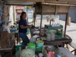 Harga Plastik Naik Sampai 50 Persen, Pedagang Wedangan di Solo Ikut Terdampak