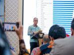 Agus-Gumiwang-pada-acara-Kick-Off-Penghargaan-Rintisan-Teknologi-Industri-2025.jpg