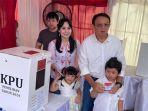 Ahok-bawa-anak-ke-TPS.jpg