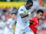 Aksi-Flávio-Silva-Persebaya-saat-lawan-Semen-Padang-di-Liga-1.jpg