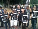 Aksi-Little-Monster-berbaju-serba-hitam-di-depan-Istana-Negara.jpg