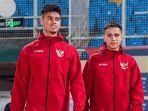 Aksi-Mees-Hilgers-kiri-dan-Eliano-Reijnders-kanan-saat-membela-Timnas-Indonesia.jpg