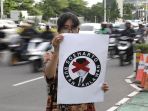 Aksi-Protes-Pemberian-Gelar-Pahlawan-Soeharto_20251110_183247.jpg