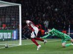Aksi-kiper-PSG-Gianluigi-Donnarumma-saat-menghadang-winger-Arsenal-Bukayo-Saka.jpg