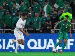 Aksi-pemain-Arab-Saudi-Salem-Al-Dawsari-saat-melawan-Bahrain-di-Kualifikasi-Piala-Dunia-2026.jpg