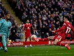 Aksi-pemain-Liverpool-Curtis-Jones-saat-melawan-Chelsea-pada-pekan-kedelapan-Liga-Inggris.jpg