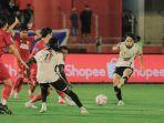 Aksi-pemain-PSM-Makassar-Victor-Dethan-melawan-Semen-Padang-pekan-ke-11-Liga-1.jpg