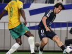 Aksi-pemain-Timnas-Jepang-saat-melawan-Australia-di-lanjutan-Grup-C-Kualifikasi-Piala-Dunia-2026.jpg