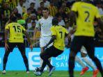 Aksi-penyerang-Al-Nassr-Cristiano-Ronaldo-melawan-Al-Ittihad-pekan-ke-13-Liga-Arab-Saudi.jpg