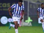Aksi-penyerang-muda-FC-Porto-yakni-Samu-Aghehowa.jpg