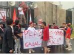 Demo Cipayung Menggugat di DPR Sempat Memanas, Bentangkan Spanduk Tuntut DPR RI Bersikap