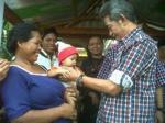 Andi-Rudiyanto-Asapa-Menggendong-Bayi-Jeneponto.jpg