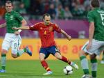 Andres-Iniesta-Tendang-Bola.jpg