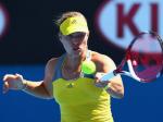 Angelique-Kerber-balikin-bola-lawann.jpg