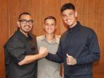 Anggota-Komite-Eksekutif-Exco-PSSI-Arya-Sinulingga-berfoto-bersama-Mees-Hilgers-Eliano-Reijnders.jpg
