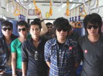 Armada-band-di-atas-kereta.jpg