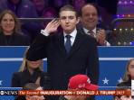 B1arron-Trump-muncul-saat-upacara-pelantikan-ayahny.jpg