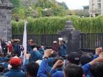 BEM-Undip-saat-melakukan-unjuk-rasa.jpg