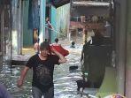 Banjir Kembali Rendam Kebon Pala, Warga Bertahan di Lantai Dua