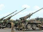 Barisan-pasukan-dengan-senjata-howitzer-Brigade-ke-155-Ukraina-atau-Anna-Kievskaya.jpg