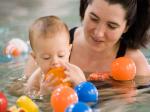 Bayi-belajar-berenang.jpg