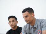 Bek-Persija-Rizky-Ridho-Kiri-dan-Pelatih-Persij-Carlos-Pena.jpg