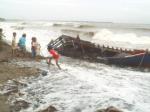 Boat-pancung-yang-nyaris-karam.jpg