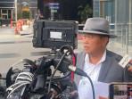 Sambangi KPK, Boyamin Serahkan Bukti Foto Istri Pejabat Berangkat Haji Furoda Pakai Fasilitas Negara