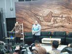 Budi-Arie-Setiadi-bersama-Ketua-Umum-Asosiasi-Fintech-Indonesia.jpg