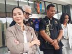 Kena Bujuk Rayu Teman, Bunga Zainal dan Suami Jadi Korban Penipuan Cek Kosong Bernilai Miliaran