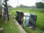 Bus-masuk-sawah.jpg