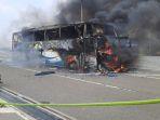 Bus-pariwisata-terbakar-di-tol.jpg