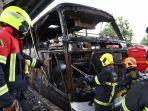 Bus-terbakar-di-Thailand1.jpg