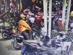Pencuri Berjaket Ojol Gasak Motor di Mal Tambun Selatan Bekasi, Sempat Pura-pura Menelepon