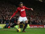Chris-Smalling-ancangancang-nendang-bolaaa.jpg