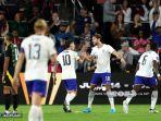 Christian-Pulisic-10-dan-Tanner-Tessmann-18-dari-Amerika-Serikat-merayakan-gol.jpg