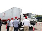 Hino Academy Latih Teknik Defensive Driving ke Puluhan Pengemudi Truk Industri FMCG 
