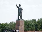 DIBONGKAR-Patung-Lenin-di-Osh-Kirgistan.jpg