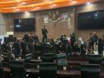 DPRD-BEKASI-DIOBRAK-ABRIK.jpg