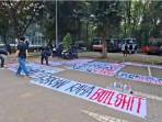 Mahasiswa BEM UI Siapkan Spanduk Demo BBM: 'Gibran Raka Bullshit, Rupiah Turun Prabowo Kapan?