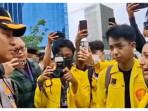 Wakil Ketua BEM UI Debat dengan Kapolres Metro Jakpus Buntut Dilarang Demo di Bundaran HI
