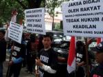 Demo-sidang-penyuapan.jpg