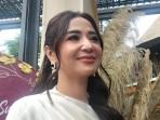 Dewi Perssik Kesal Wajah Ibunya Masuk Akun Gosip Gara-gara THR Rp 15 Ribu