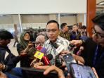 Direktur-Utama-PT-Pertamina-Persero-Simon-Aloysius-Mantiri-usai-menghadiri-Rapat-Kerja.jpg