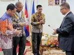 Dubes-RI-Kamboja-razia-online-scam.jpg