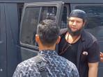 EDARKAN-NARKOBA-Artis-Ammar-Zoni-tiba-di-Kejari-Jakarta-Barat.jpg
